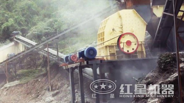 【高清】錘式破碎機(jī)現(xiàn)場(chǎng)工作流程視頻