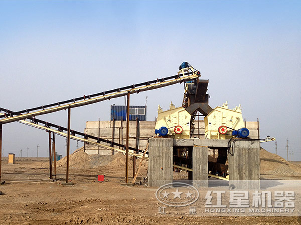 反擊破碎機(jī)現(xiàn)場(chǎng)圖
